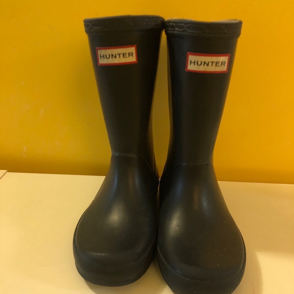 (SOLD)- Navy blue toddler hunter boots size 10c